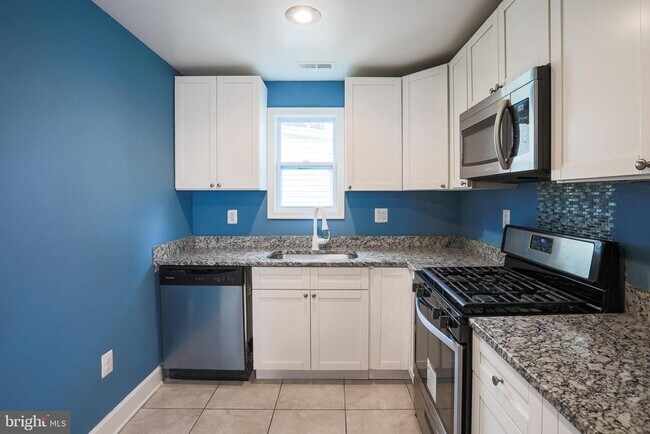 Building Photo - 4905 Ridge Ave