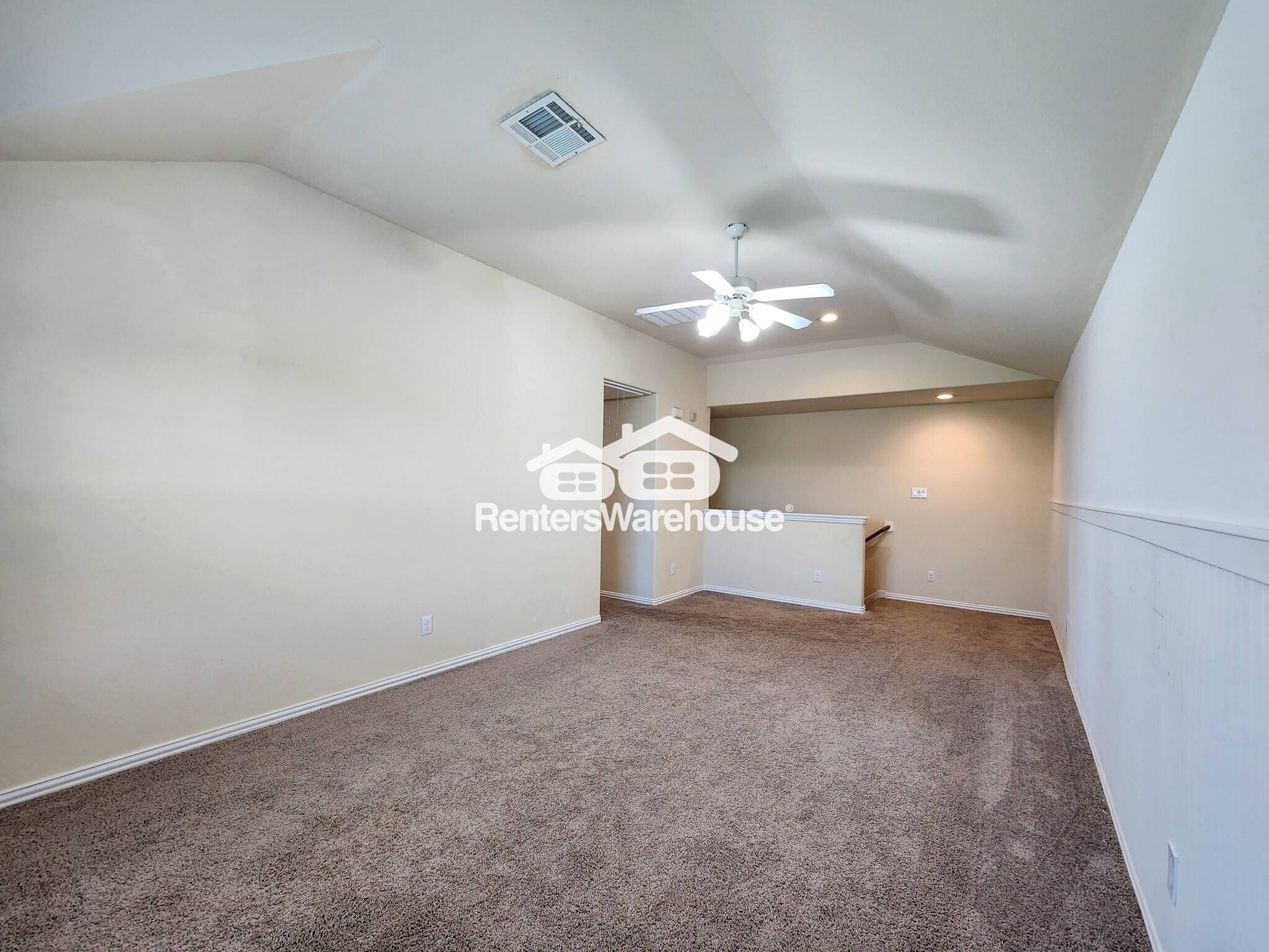 Building Photo - 2119 Del Mar Dr