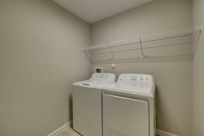 Building Photo - 799 SW Sardinia Ave