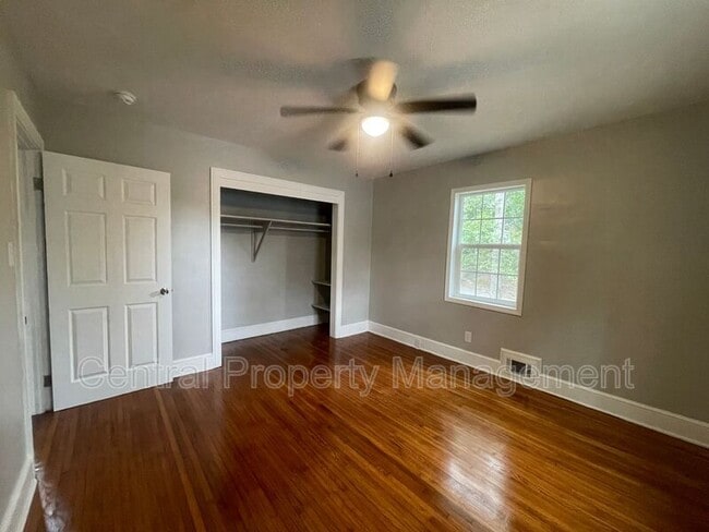 Building Photo - 522 Pennwood Dr