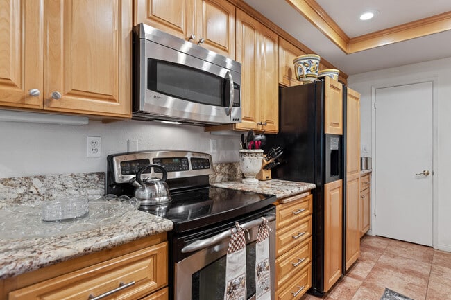 Building Photo - 73335 Oriole Ct