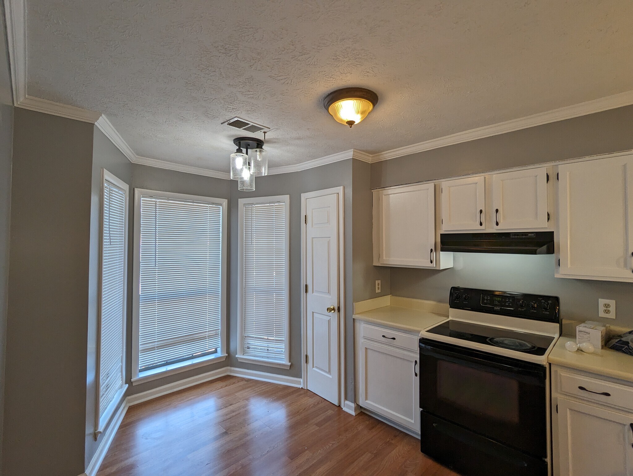 Building Photo - 463 Claircrest Dr