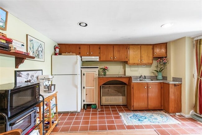 Building Photo - 74 3rd St