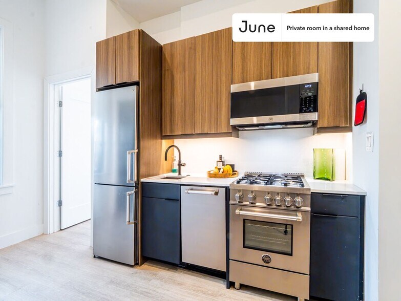 Building Photo - Room in Shared 2 bed/1 bath home