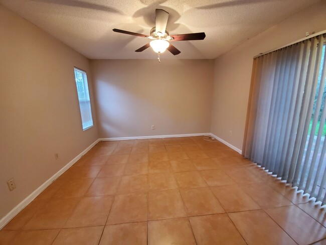 Building Photo - 129 Edgewater Cir