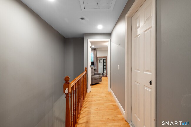 Building Photo - 410 Farmington Ave