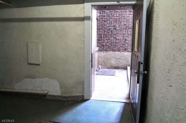 Building Photo - 503 Carleton Rd