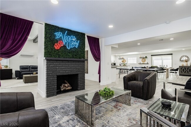 Building Photo - 1913 Birch St