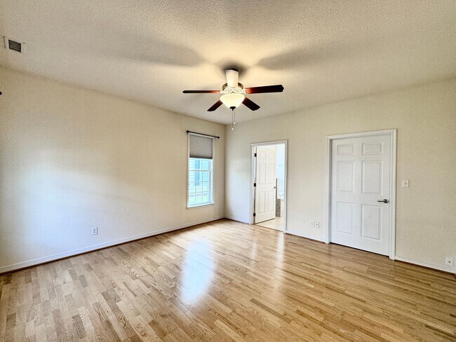 Building Photo - 3-Bedoom 1-Story Condo In Eagle Pointe! St...