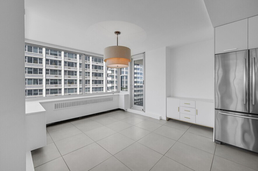 Building Photo - 4250 N Marine Dr