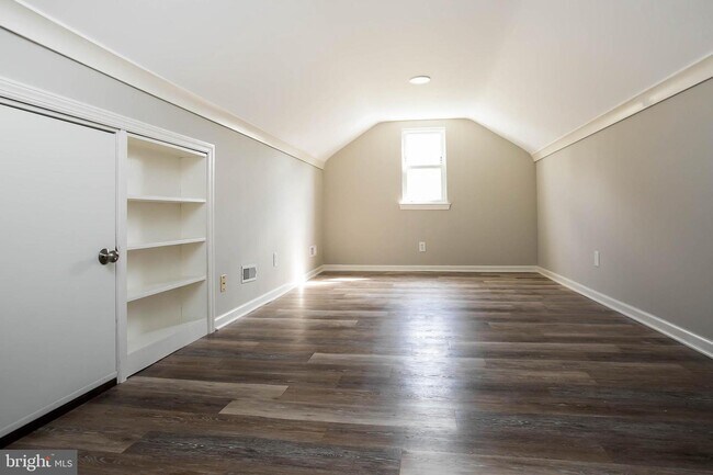 Building Photo - 212 E Cuthbert Blvd