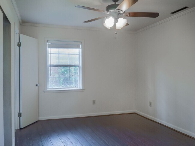 Building Photo - 403 Granade St