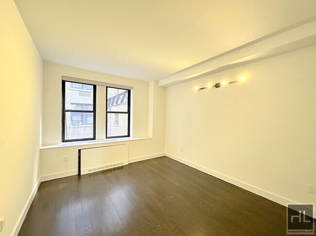 Building Photo - 3 bedroom 3 bathroom / Doorman/ Gym/ Pool ...