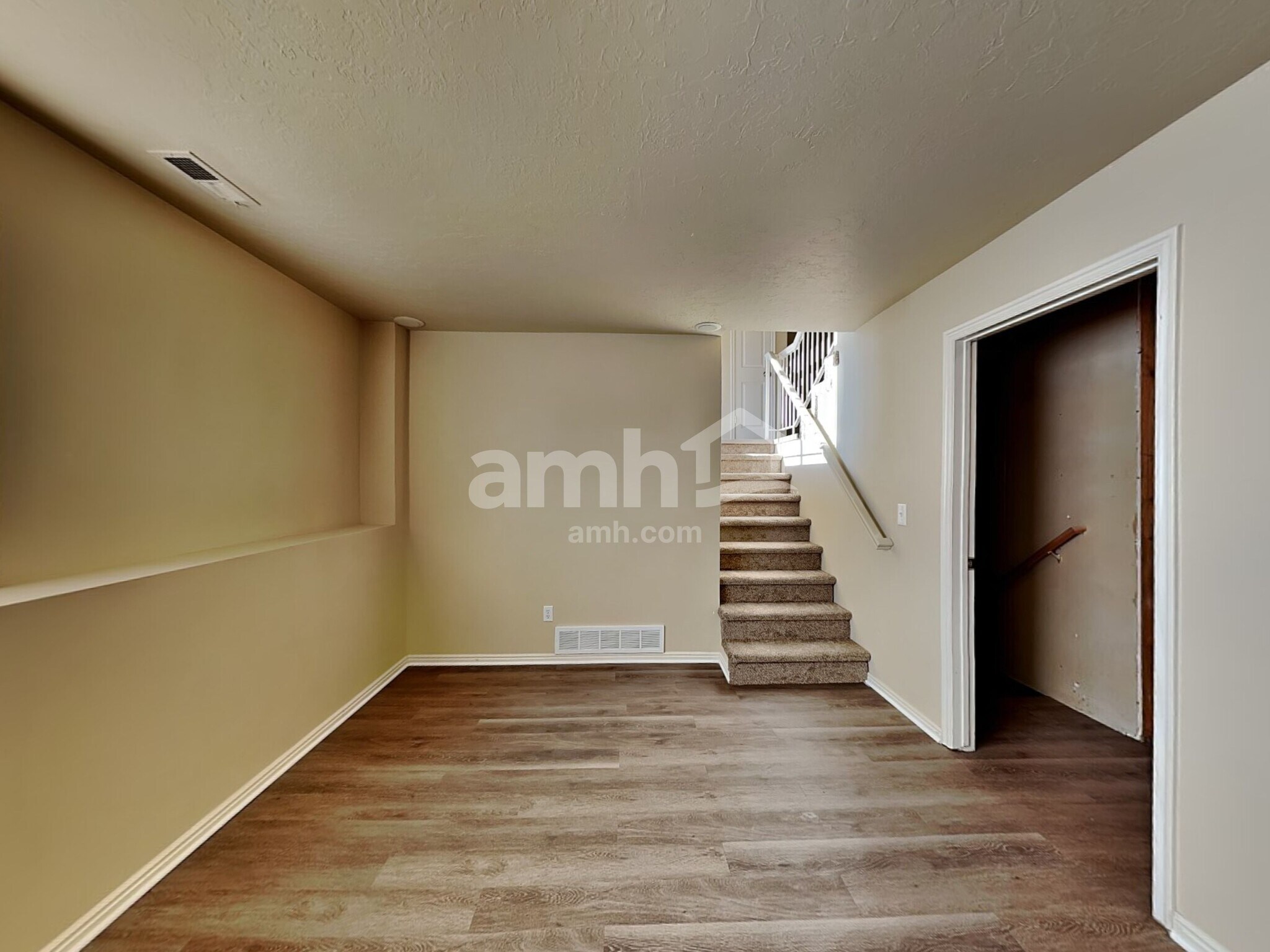 Building Photo - 2964 S Fetzer Dr