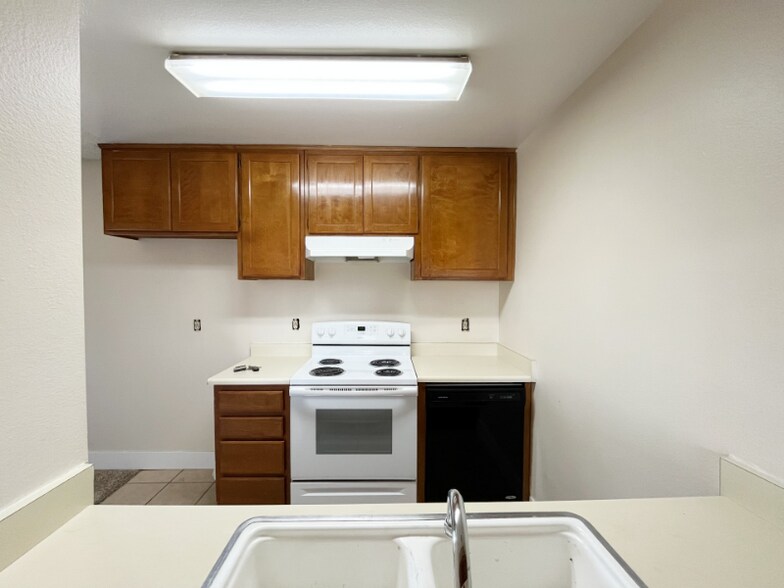 Building Photo - 360 N San Antonio Ave