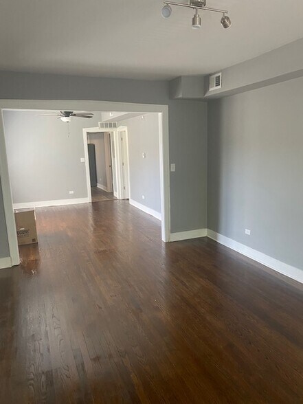 Building Photo - 7940 S Kingston Ave