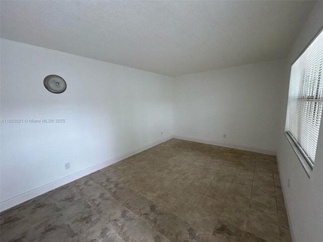 Building Photo - 1 bedroom in North Miami FL 33161