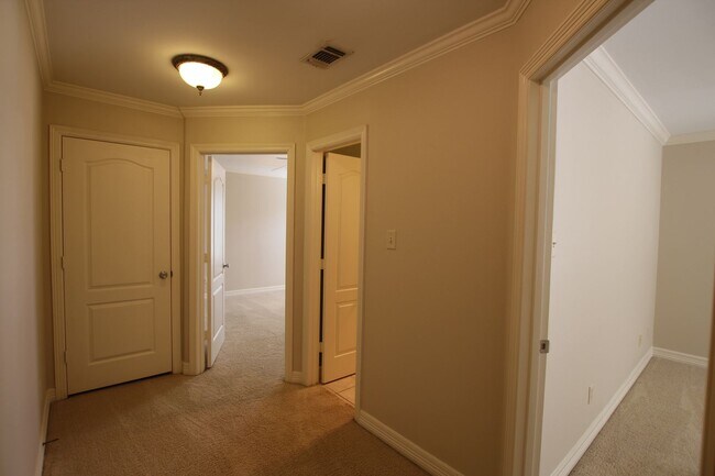 Building Photo - 1202 River Bend Dr