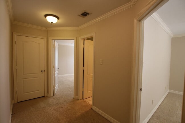 Building Photo - Stunning 3 Bedroom Rental in South Tyler!