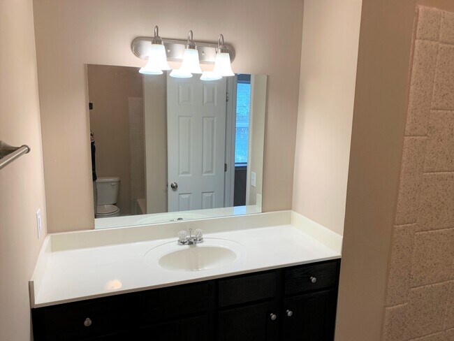 En Suite Bath 2 - 137 Colemont Dr