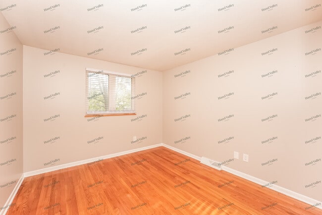 Building Photo - 6039 Sherwood Dr
