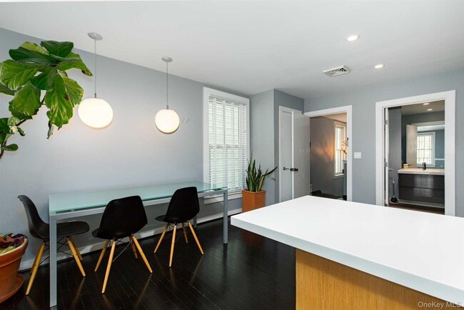 Building Photo - 44 Main St