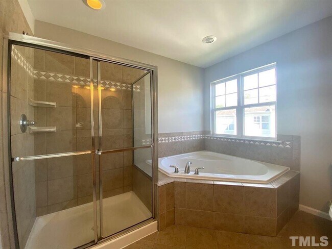 Building Photo - 3 Bedroom Townhome for Rent Apex