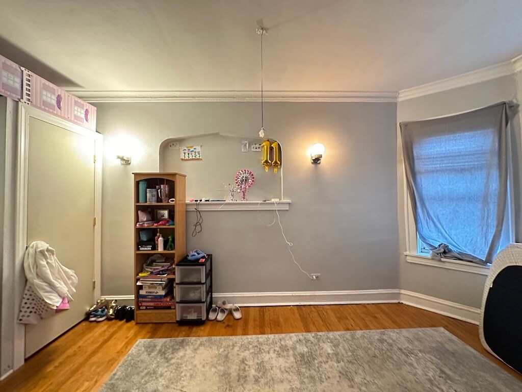Building Photo - 5642 N Kimball Ave