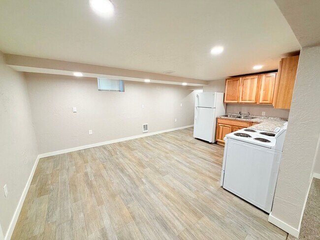 Building Photo - 921 4th Ave N