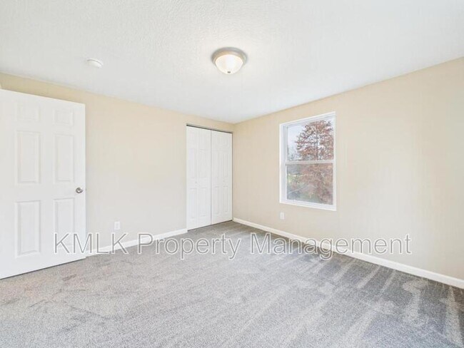 Building Photo - 9042 Maple Grove Rd