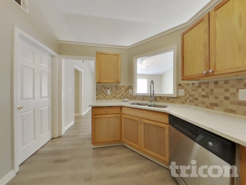 Building Photo - 621 Southern Trace Crossing