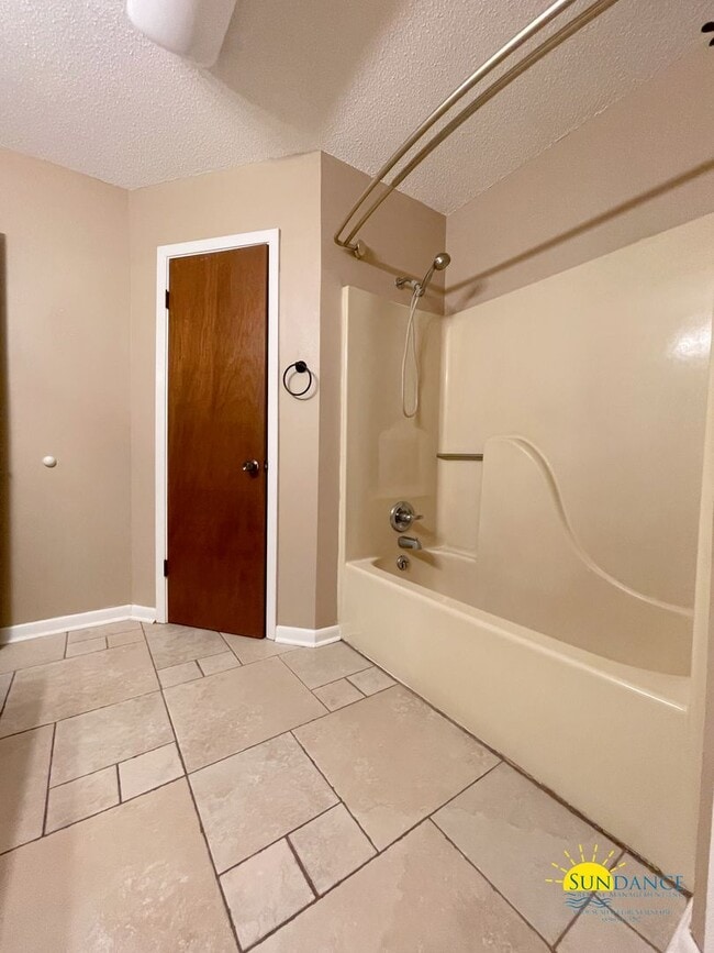 Building Photo - Beautifully Updated 2-Bedroom Duplex in Fort Walton Beach!