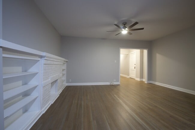 Building Photo - 1454 W Winnemac Ave