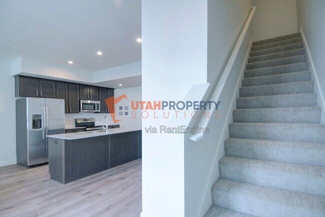Building Photo - 1046 W 430 S