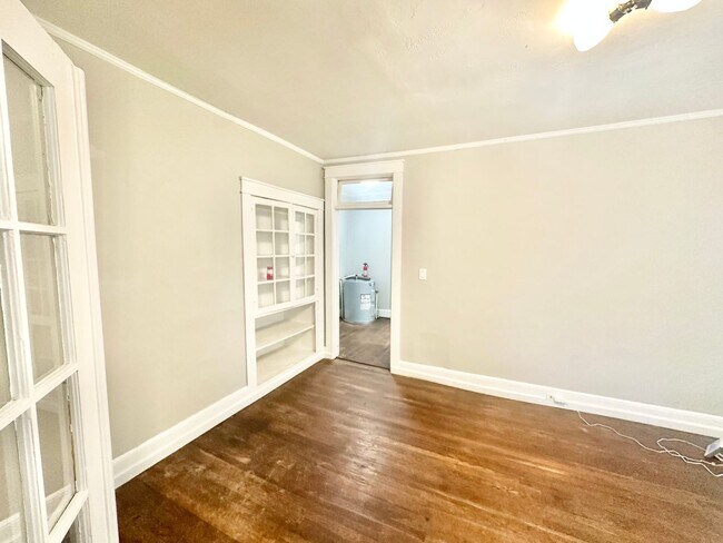 Building Photo - 106 Academy St