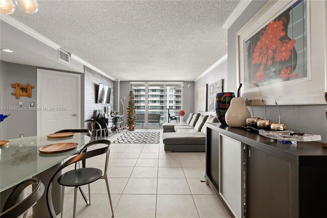 Building Photo - 1155 Brickell Bay Dr