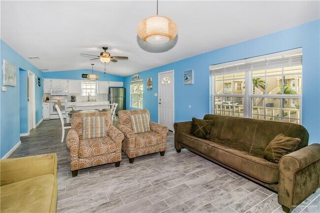 Building Photo - 18 W Hibiscus St