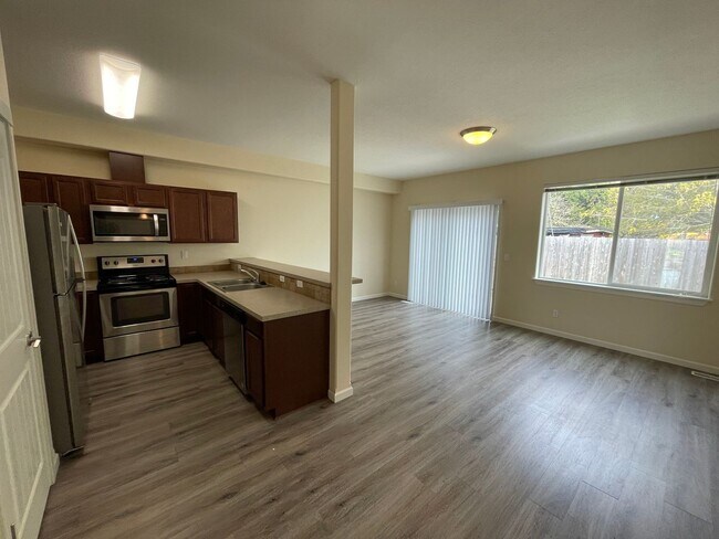 Building Photo - 569