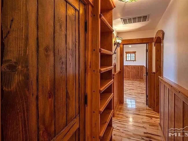 Building Photo - Your Dream Home Awaits! Available in June!