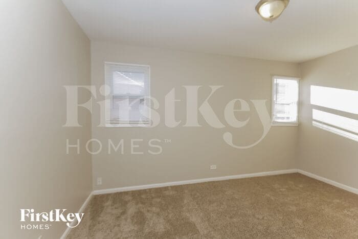 Building Photo - 711 Linden Ct