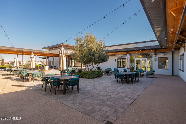 Building Photo - 5552 S Dillon