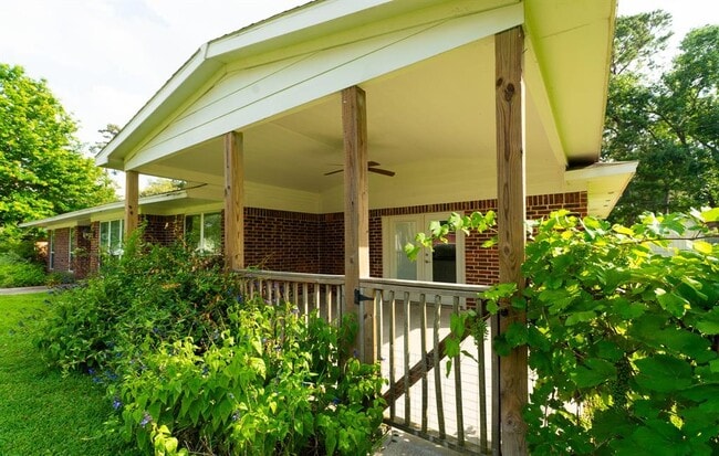 Building Photo - 12015 Cottonwood Ln