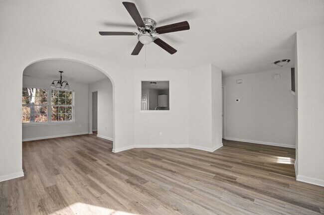 Building Photo - Updated 3BR Home with Garage, Pet Friendly!