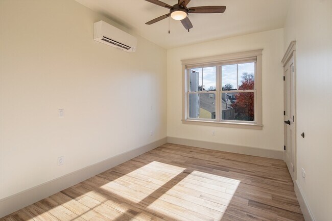 Building Photo - 6 Market St