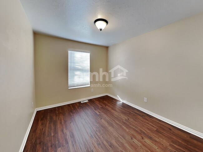 Building Photo - 771 S 900 E