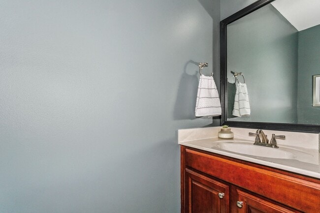 Building Photo - Four Bedroom with Outdoor Kitchen in Shalimar