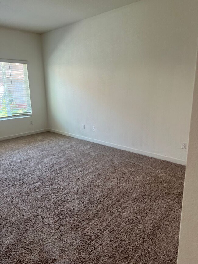 Building Photo - 1095 Wake Forest Ct