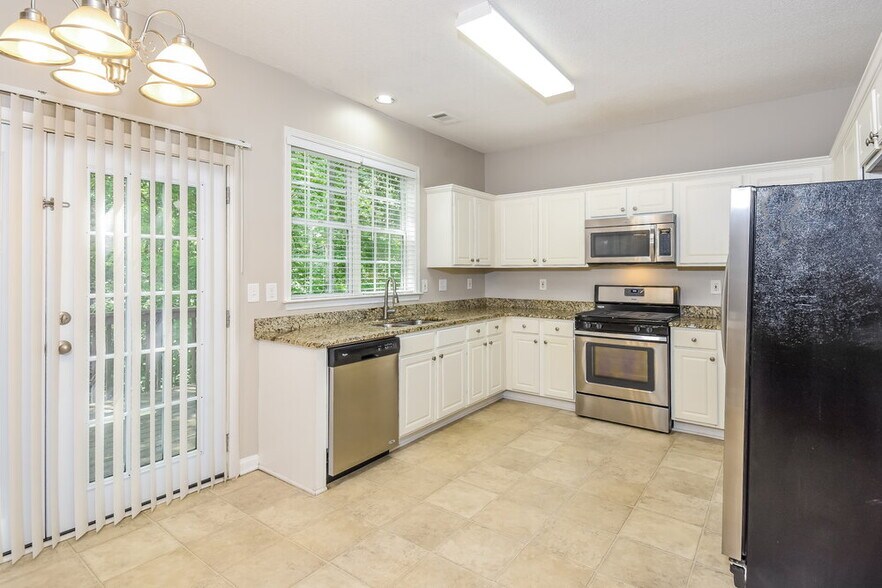 Building Photo - 3740 Ridgefair Dr