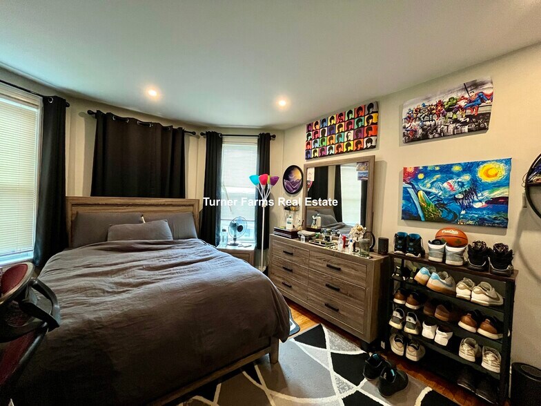 Building Photo - 24 Pond St