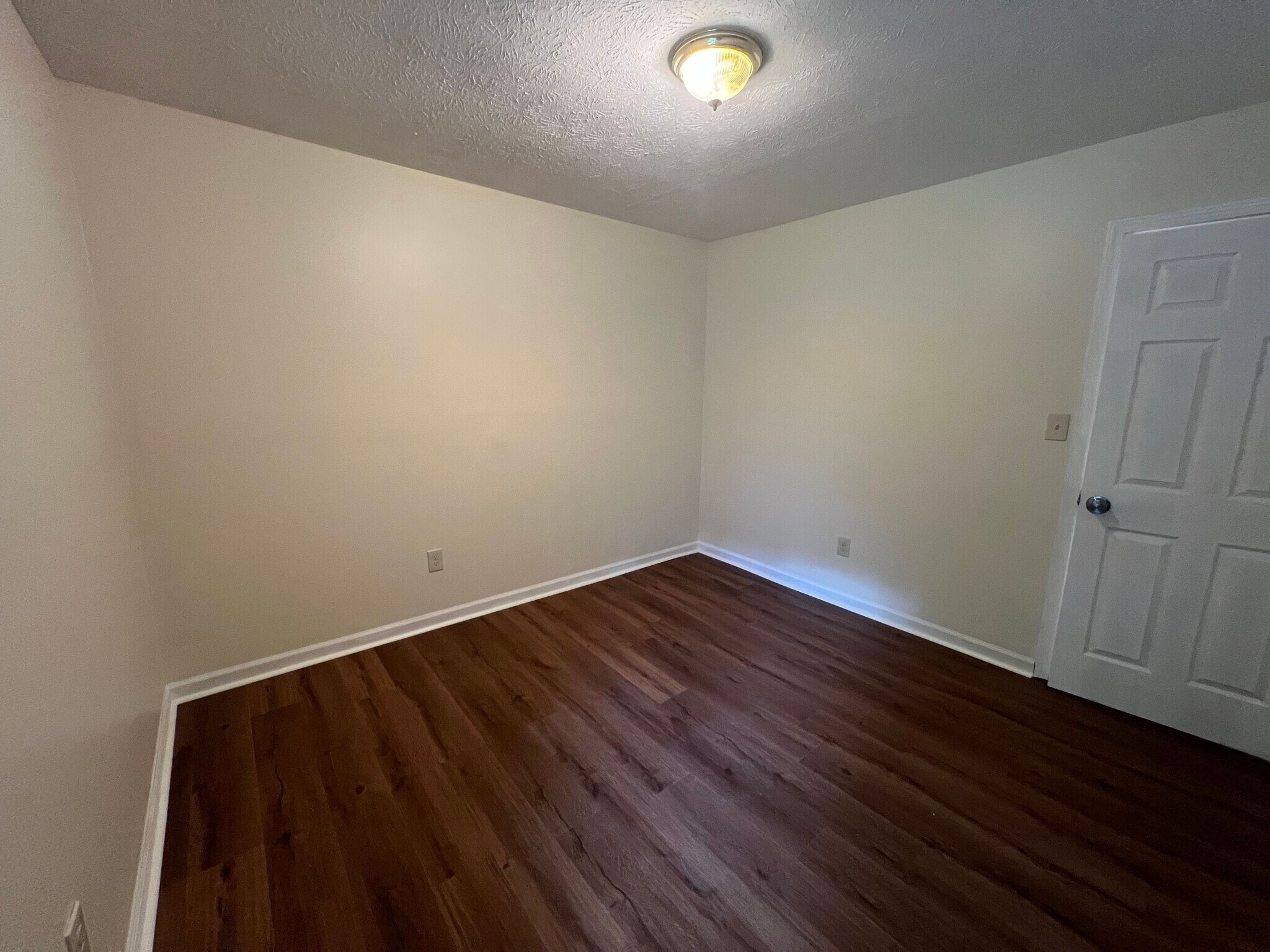 Building Photo - Room in House on Hillboro Cir SW